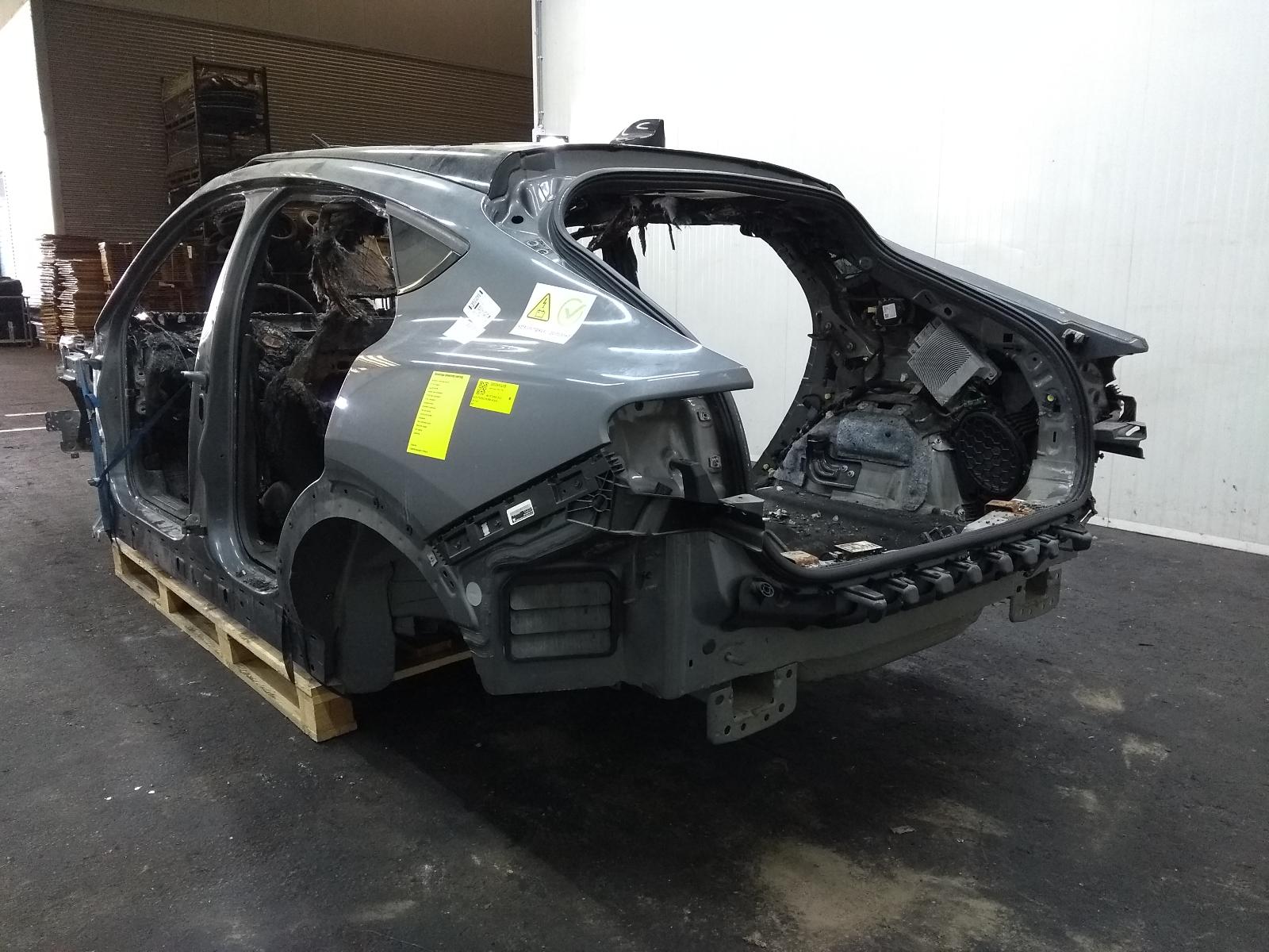 Bekijk Auto-onderdeel ACHTERSCHERM HOEK L FORD MUSTANG SUV 2021