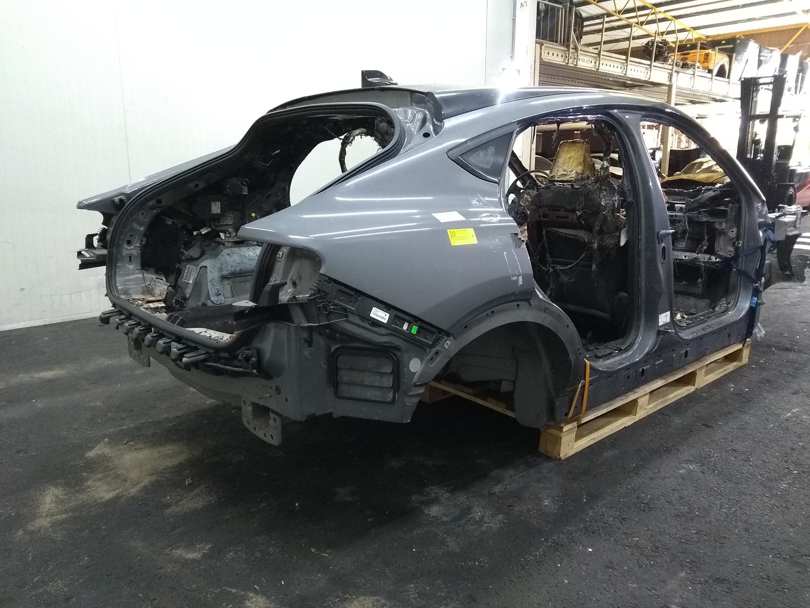 Bekijk Auto-onderdeel ACHTERSCHERM HOEK R FORD MUSTANG SUV 2021