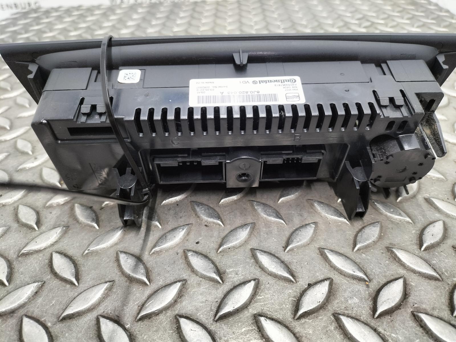 2010 SEAT IBIZA KACHEL BEDIENINGSPANEEL View Auto part KACHEL BEDIENINGSPANEEL SEAT IBIZA 2010