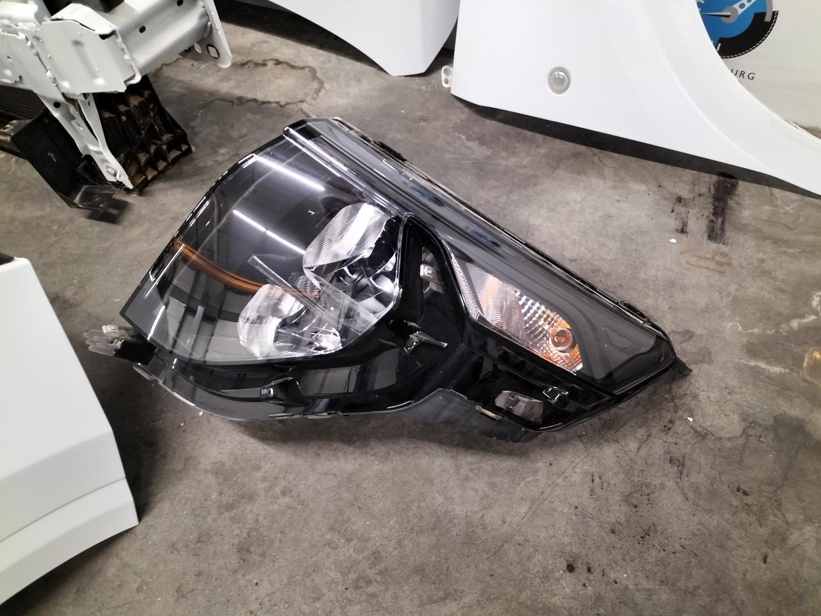 View Auto part VOORKOP COMPLEET FORD TRANSIT COURIER 2024