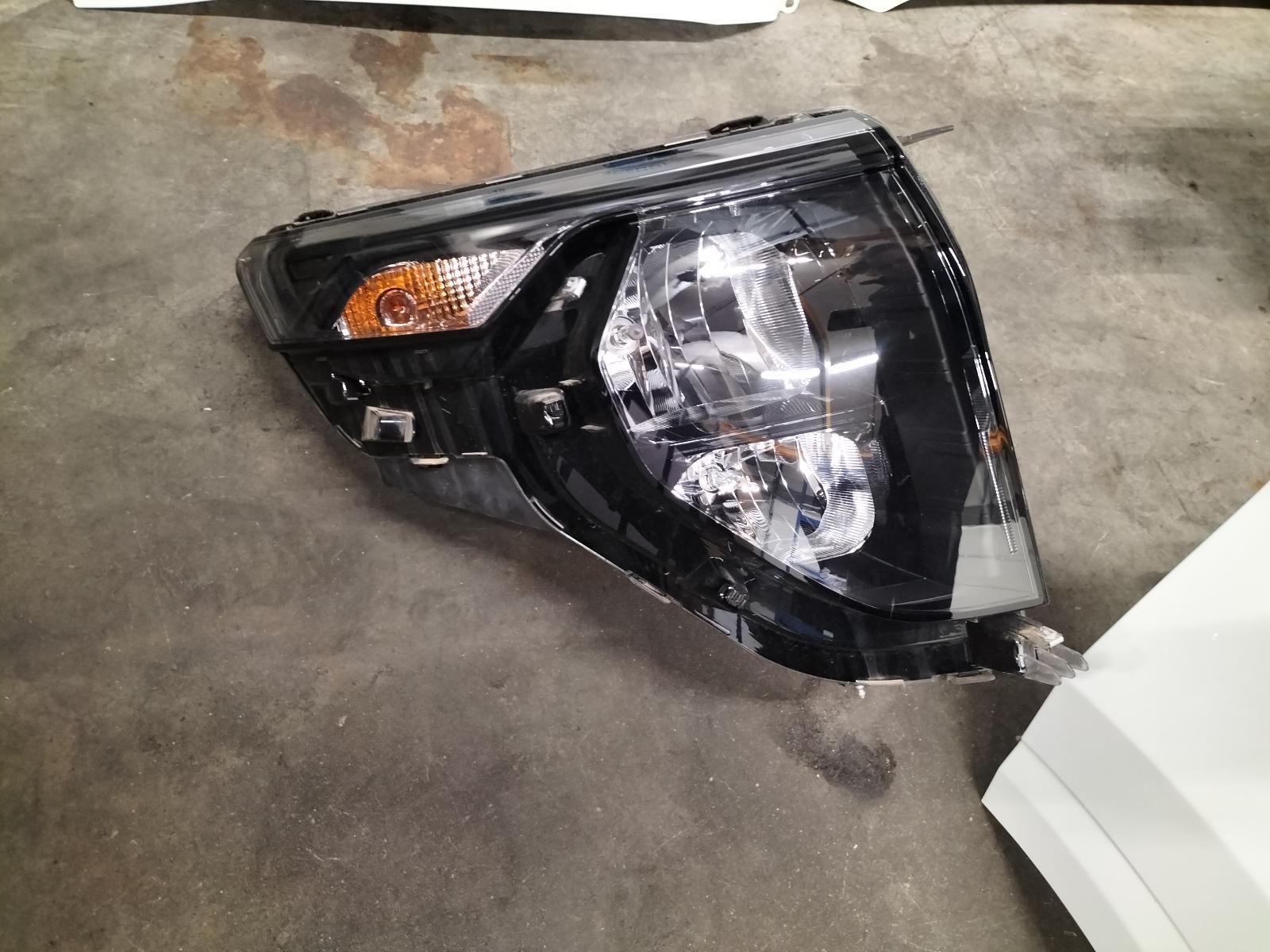 View Auto part VOORKOP COMPLEET FORD TRANSIT COURIER 2024