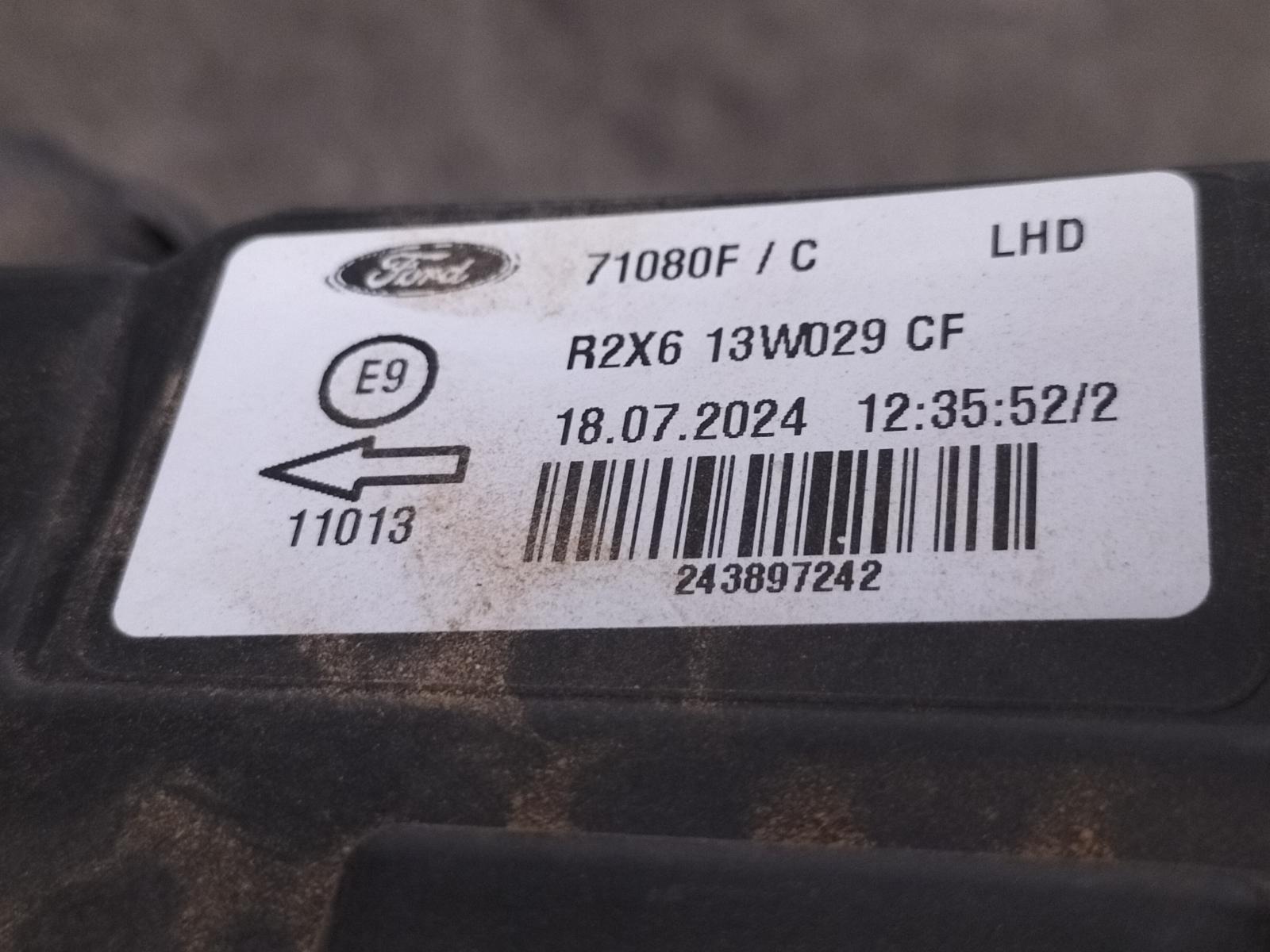View Auto part VOORKOP COMPLEET FORD TRANSIT COURIER 2024