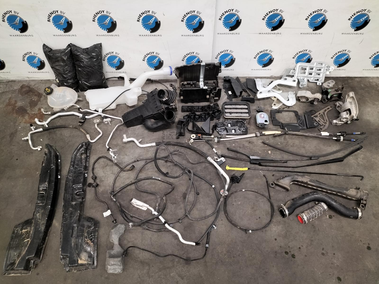 View Auto part VOORKOP COMPLEET FORD TRANSIT COURIER 2024