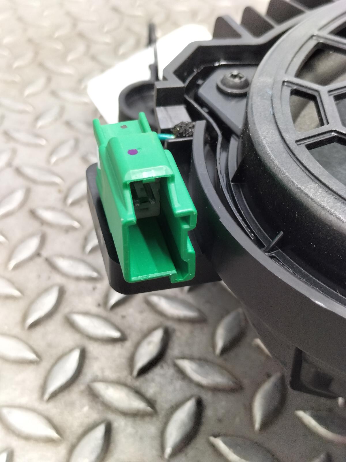 View Auto part LUIDSPREKER / BOX FORD MUSTANG SUV 2022