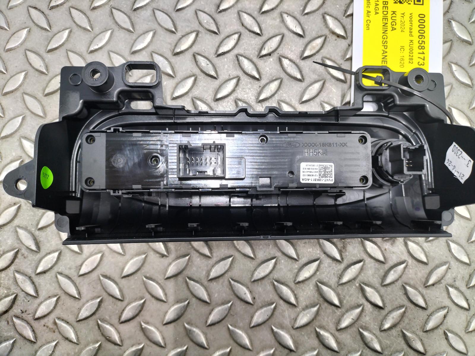View Auto part KACHEL BEDIENINGSPANEEL FORD KUGA 2024