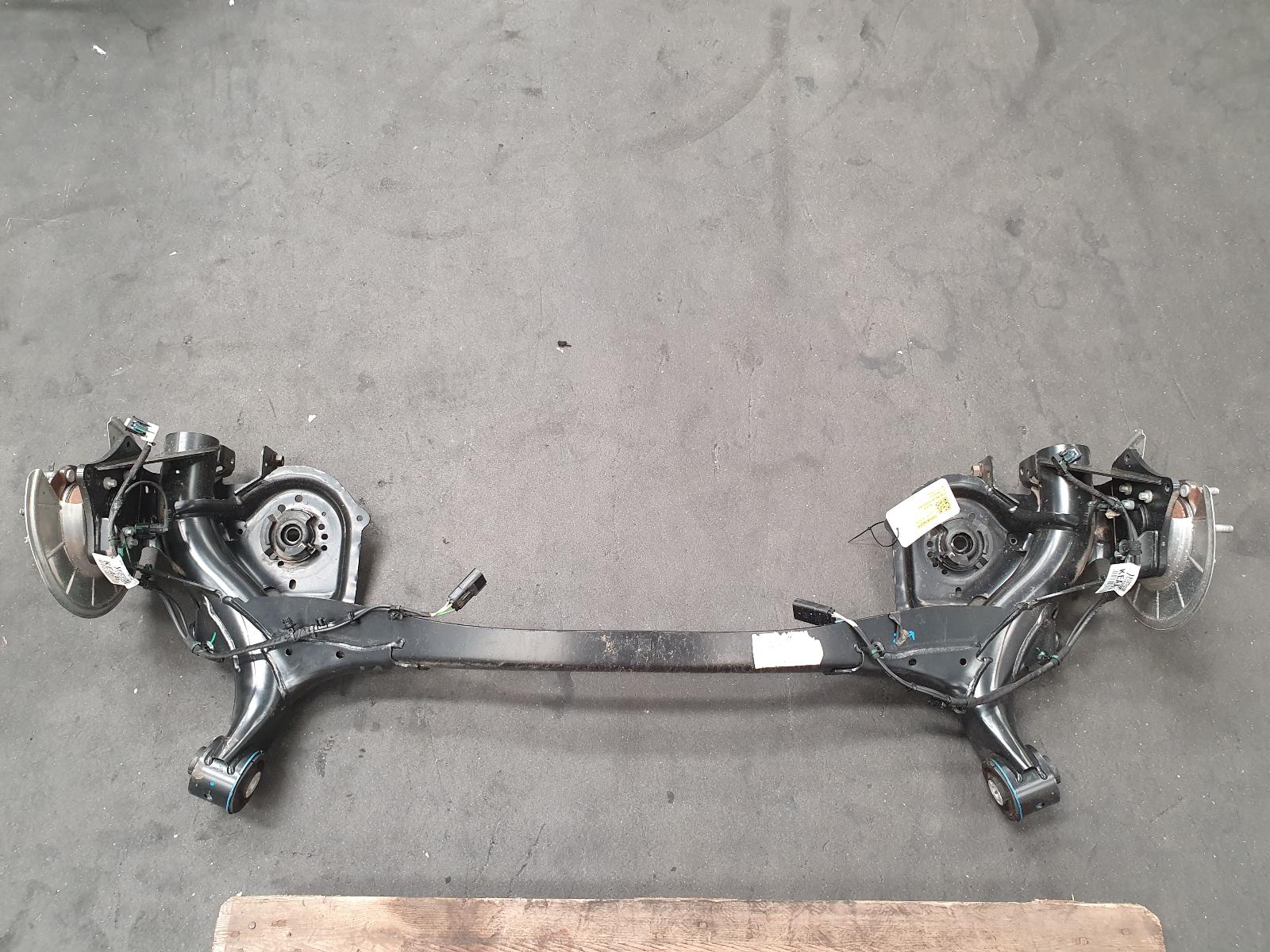 Bekijk Auto-onderdeel STARRE ACHTER AS FORD KUGA 2024