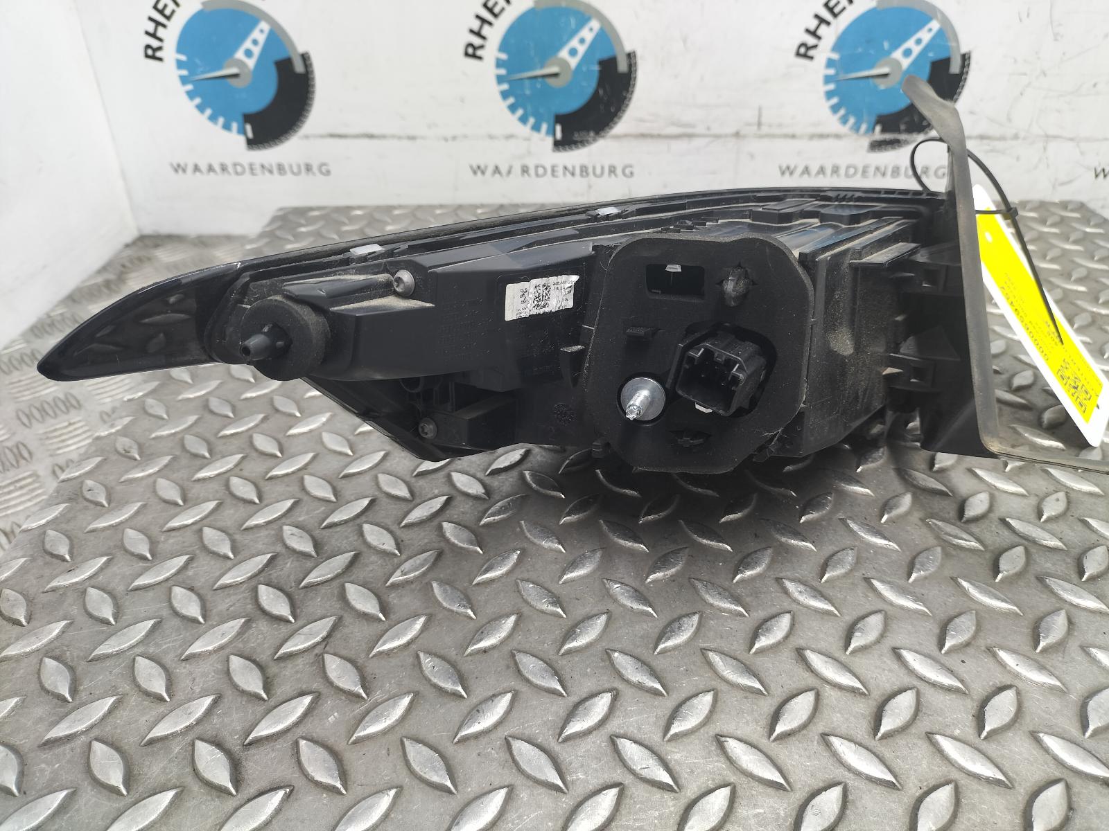 2024 PEUGEOT 408 ACHTERLICHT R View Auto part ACHTERLICHT R PEUGEOT 408 2024