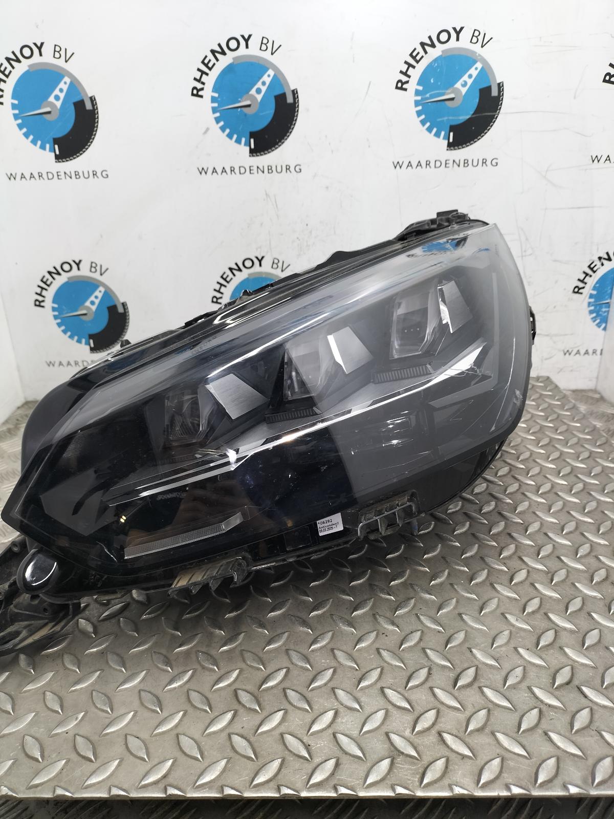 Bekijk Auto-onderdeel KOPLAMP L PEUGEOT 208 2025