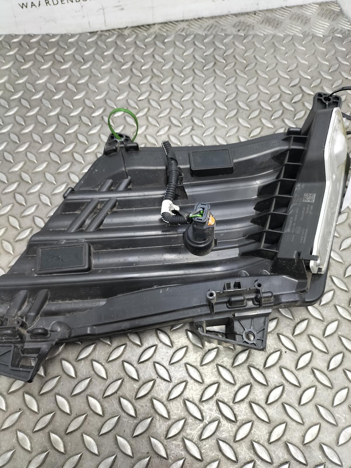 View Auto part DAGRIJVERLICHTING L PEUGEOT 208 2025