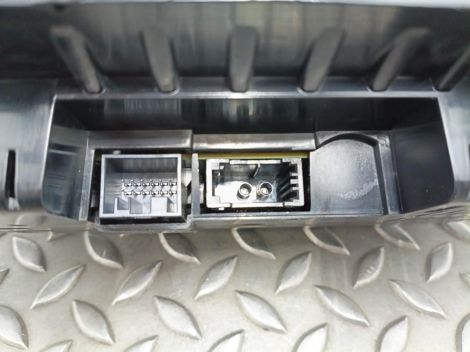 View Auto part KLOKKENPANEEL BMW 3 SERIES 2015