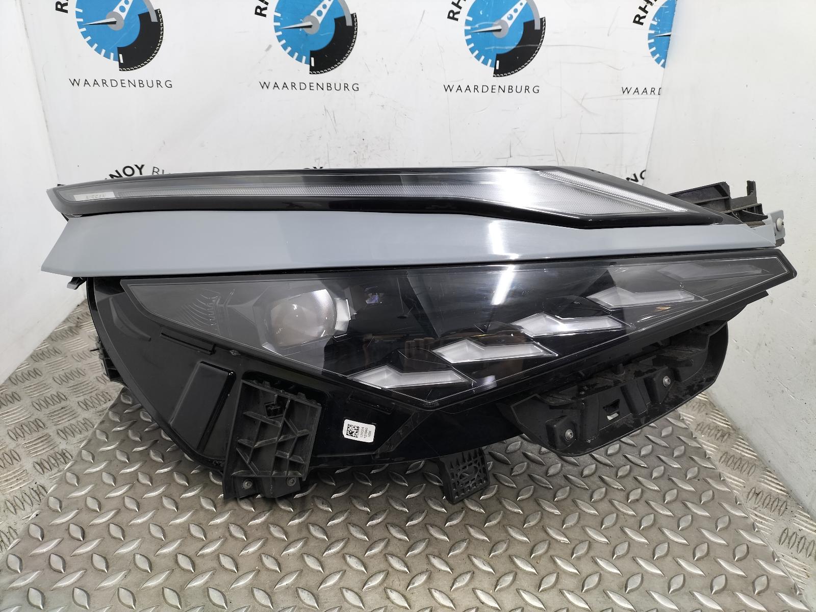 Bekijk Auto-onderdeel KOPLAMP R NISSAN QASHQAI 2024