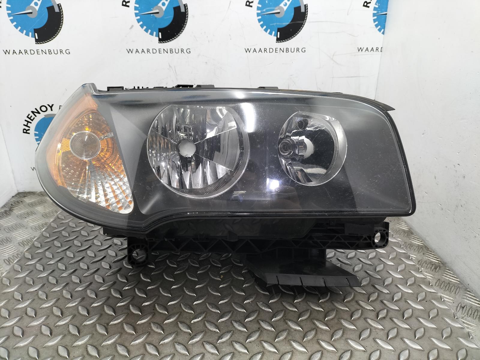 Bekijk Auto-onderdeel KOPLAMP R BMW X3 2005