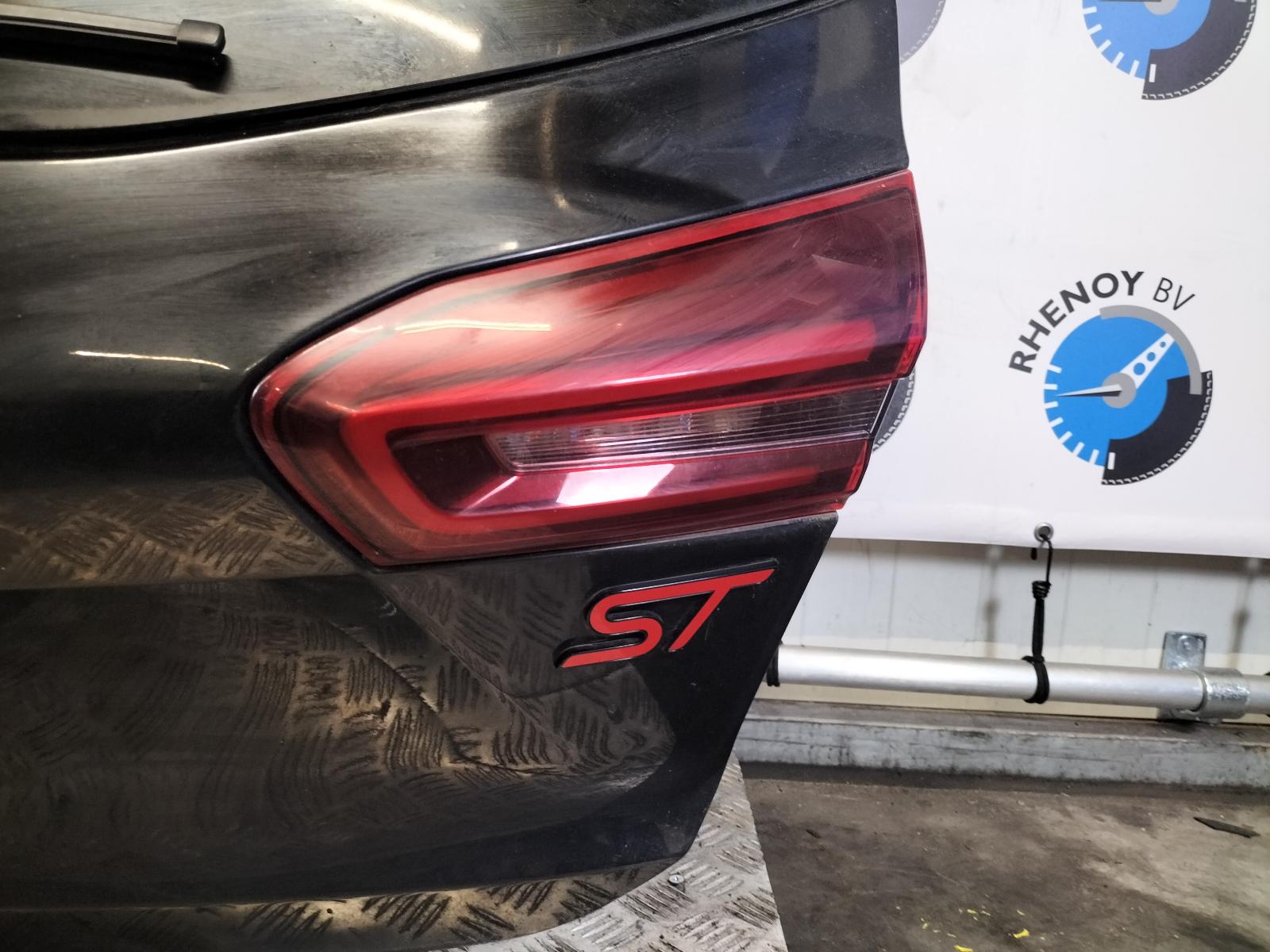 Bekijk Auto-onderdeel ACHTERLICHT R FORD FOCUS 2023