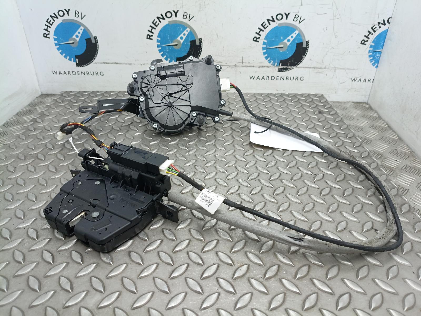 Bekijk Auto-onderdeel ACHTERKLEP MOTOR (VOOR OPENEN) BMW 3 SERIES 2015