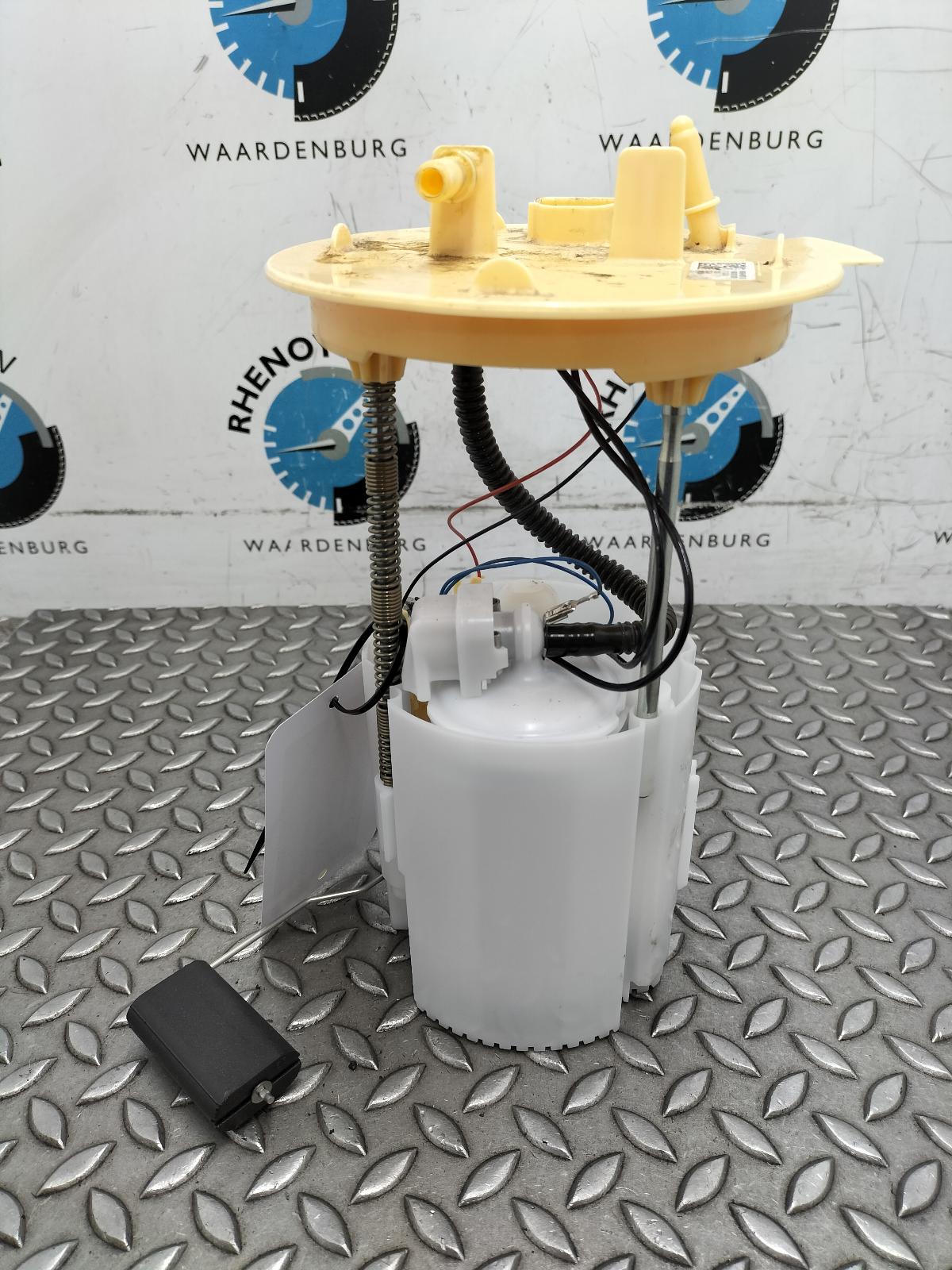 Bekijk Auto-onderdeel BRANDSTOF POMP (IN TANK)  FORD KUGA 2024