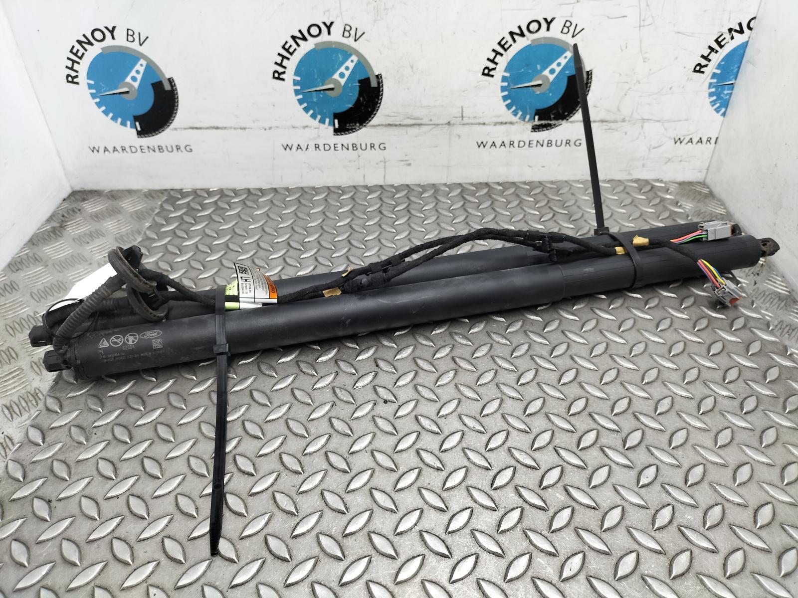Bekijk Auto-onderdeel ACHTERKLEP GASVEER / ELEKTRISCHE SPINDEL FORD KUGA 2024