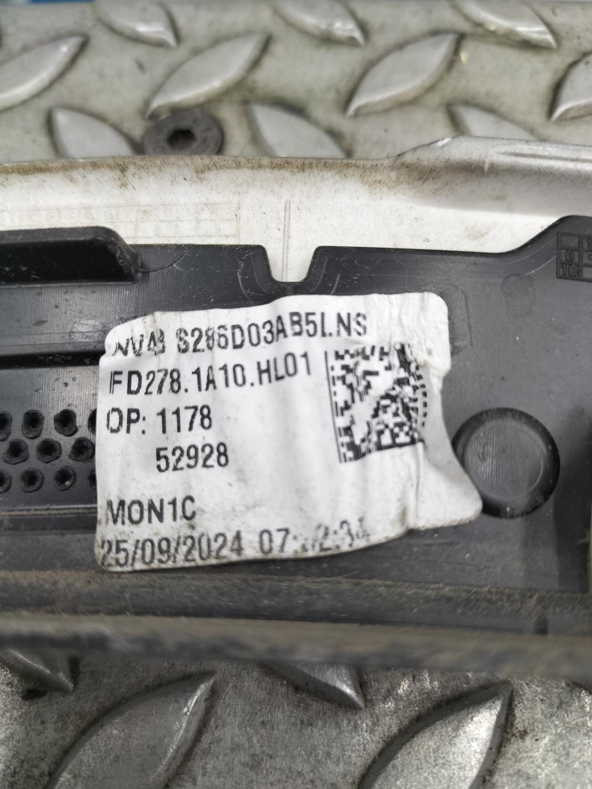 Bekijk Auto-onderdeel SPATBORD VERBREDER FORD KUGA 2024