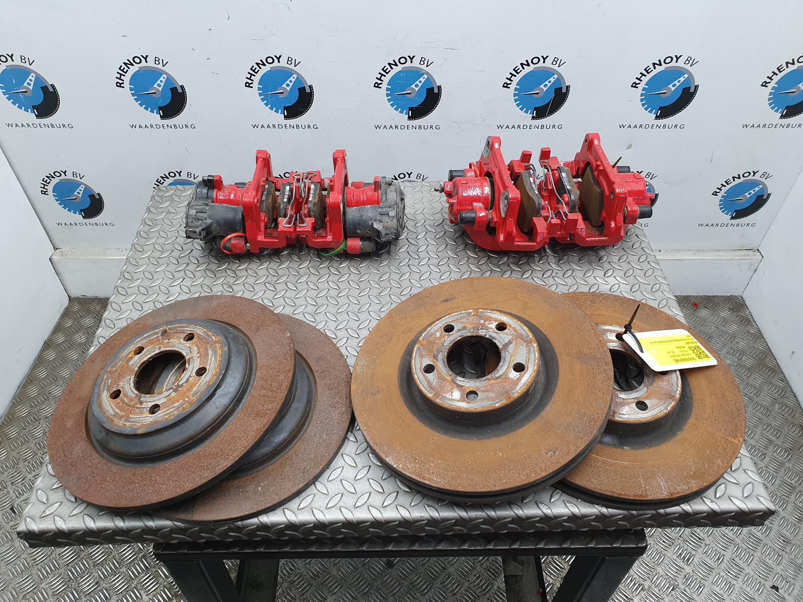 Bekijk Auto-onderdeel REM SET FORD KUGA 2024
