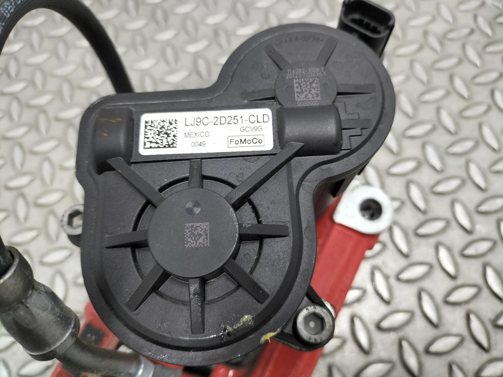 View Auto part REM SET FORD MUSTANG SUV 2022