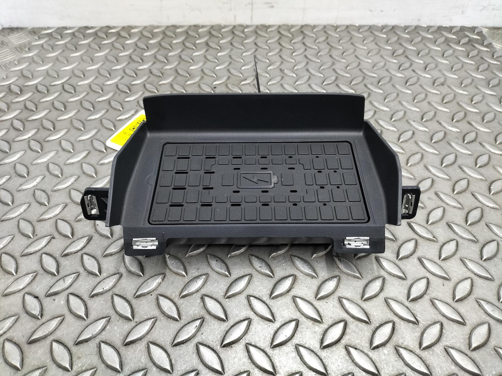 Bekijk Auto-onderdeel WIRELESS_PHONE_CHARGER_STATION FORD TOURNEO COURIER 2024