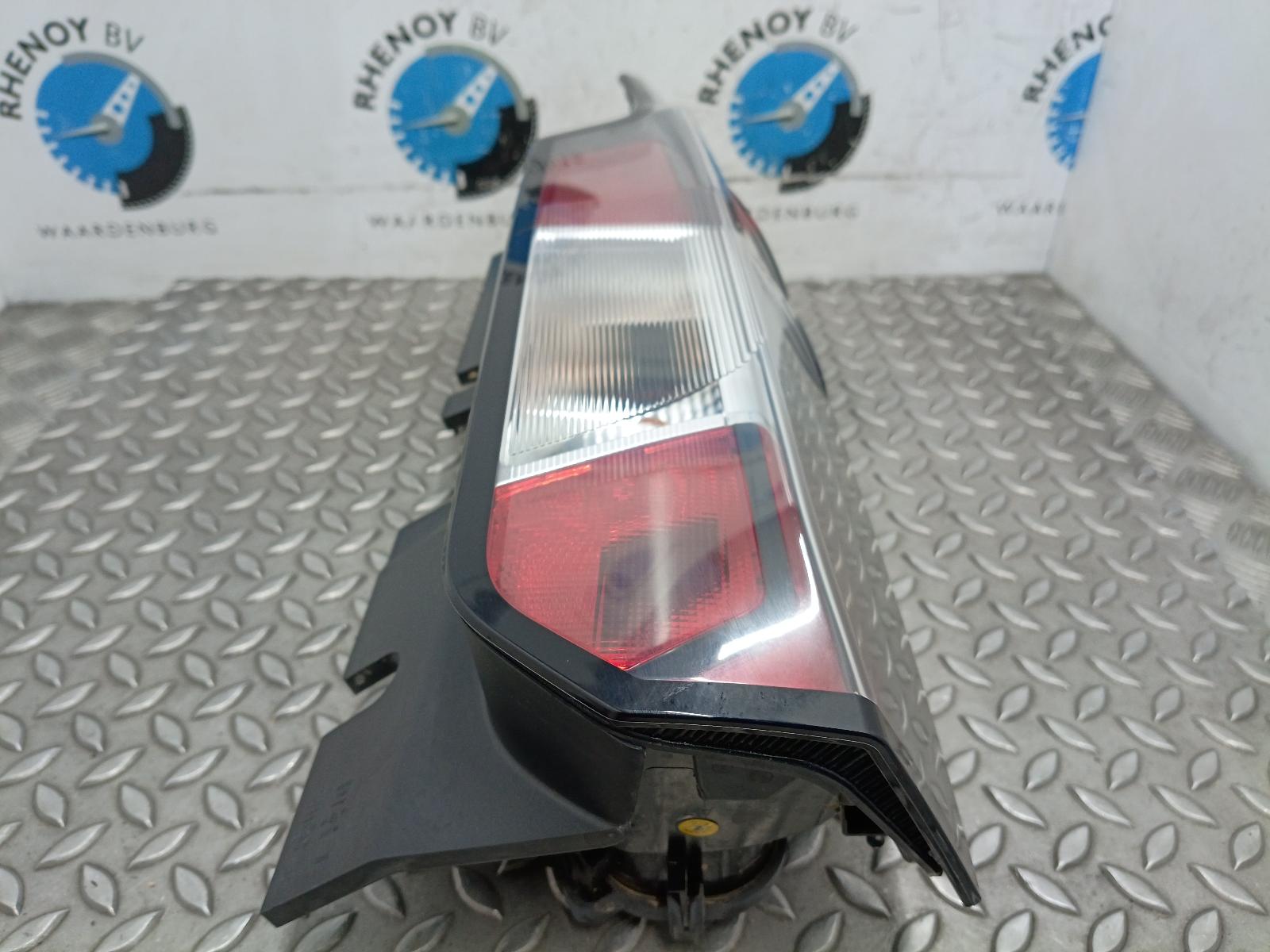 Bekijk Auto-onderdeel ACHTERLICHT R FORD TOURNEO COURIER 2024