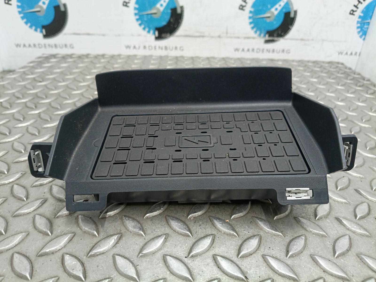 Bekijk Auto-onderdeel WIRELESS_PHONE_CHARGER_STATION FORD TOURNEO COURIER 2024