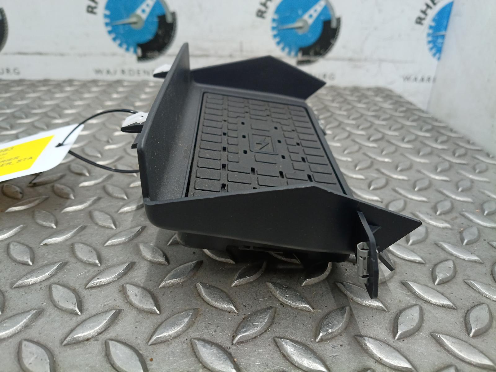 2024 FORD TOURNEO COURIER WIRELESS_PHONE_CHARGER_STATION View Auto part WIRELESS_PHONE_CHARGER_STATION FORD TOURNEO COURIER 2024
