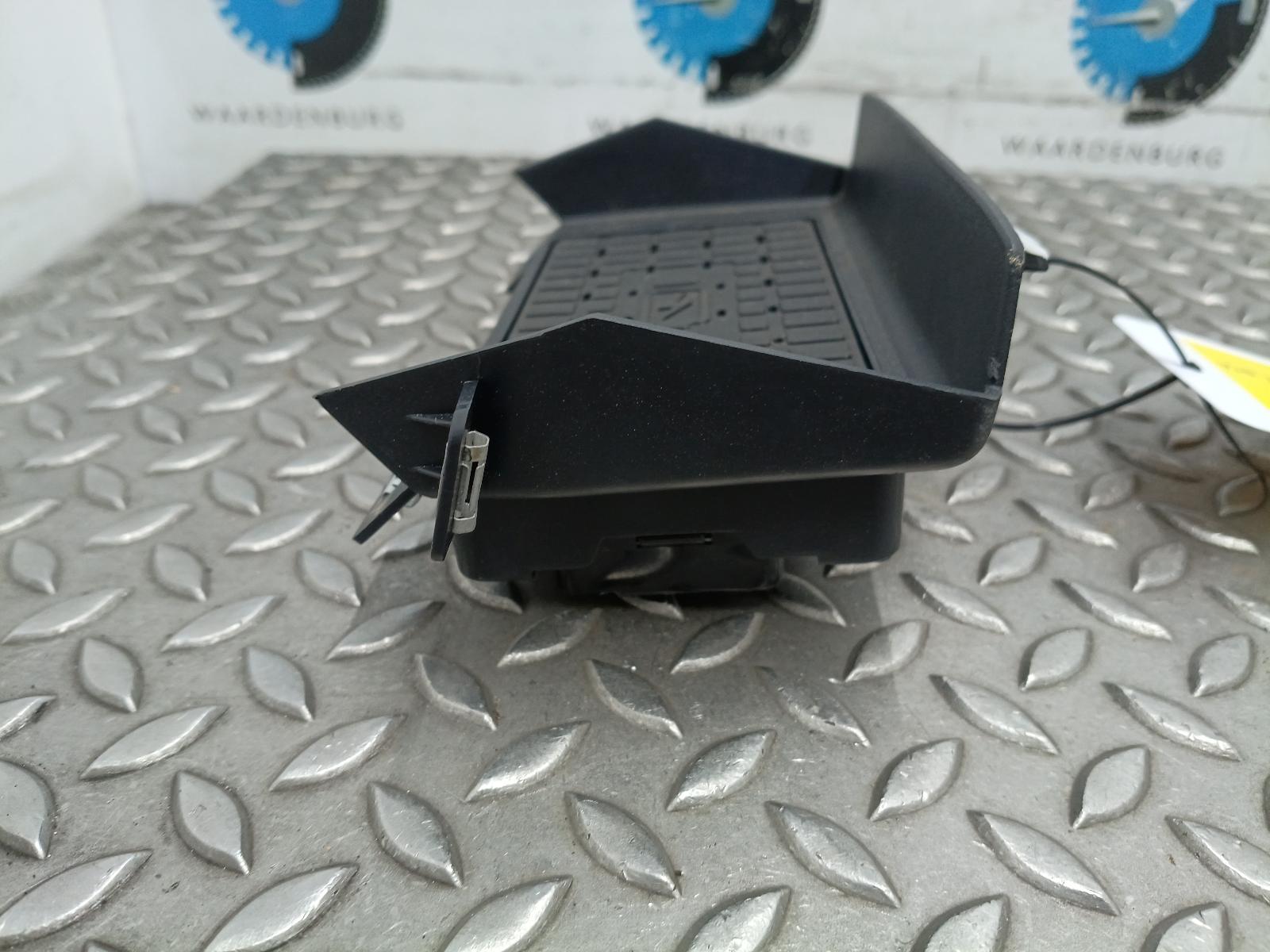 2024 FORD TOURNEO COURIER WIRELESS_PHONE_CHARGER_STATION View Auto part WIRELESS_PHONE_CHARGER_STATION FORD TOURNEO COURIER 2024