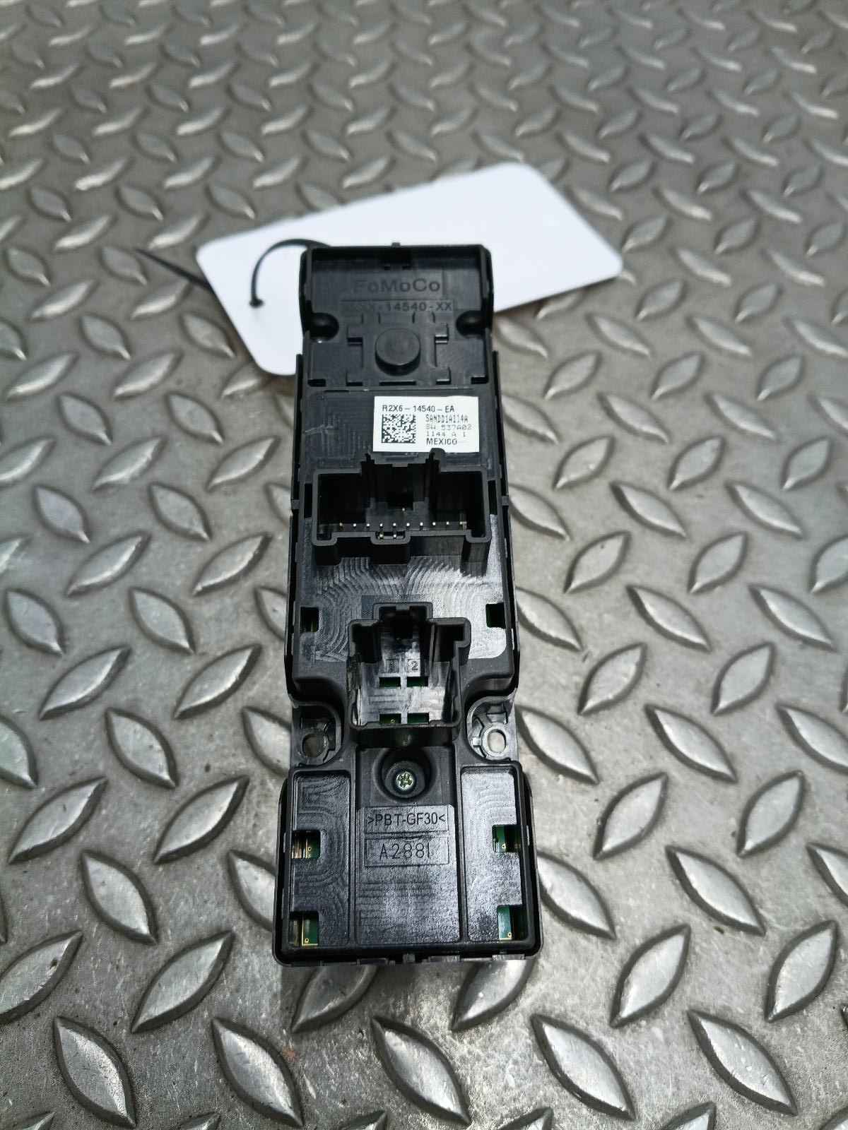 View Auto part SCHAKELAAR  ELEKTRISCHE RAMEN FORD TOURNEO COURIER 2024
