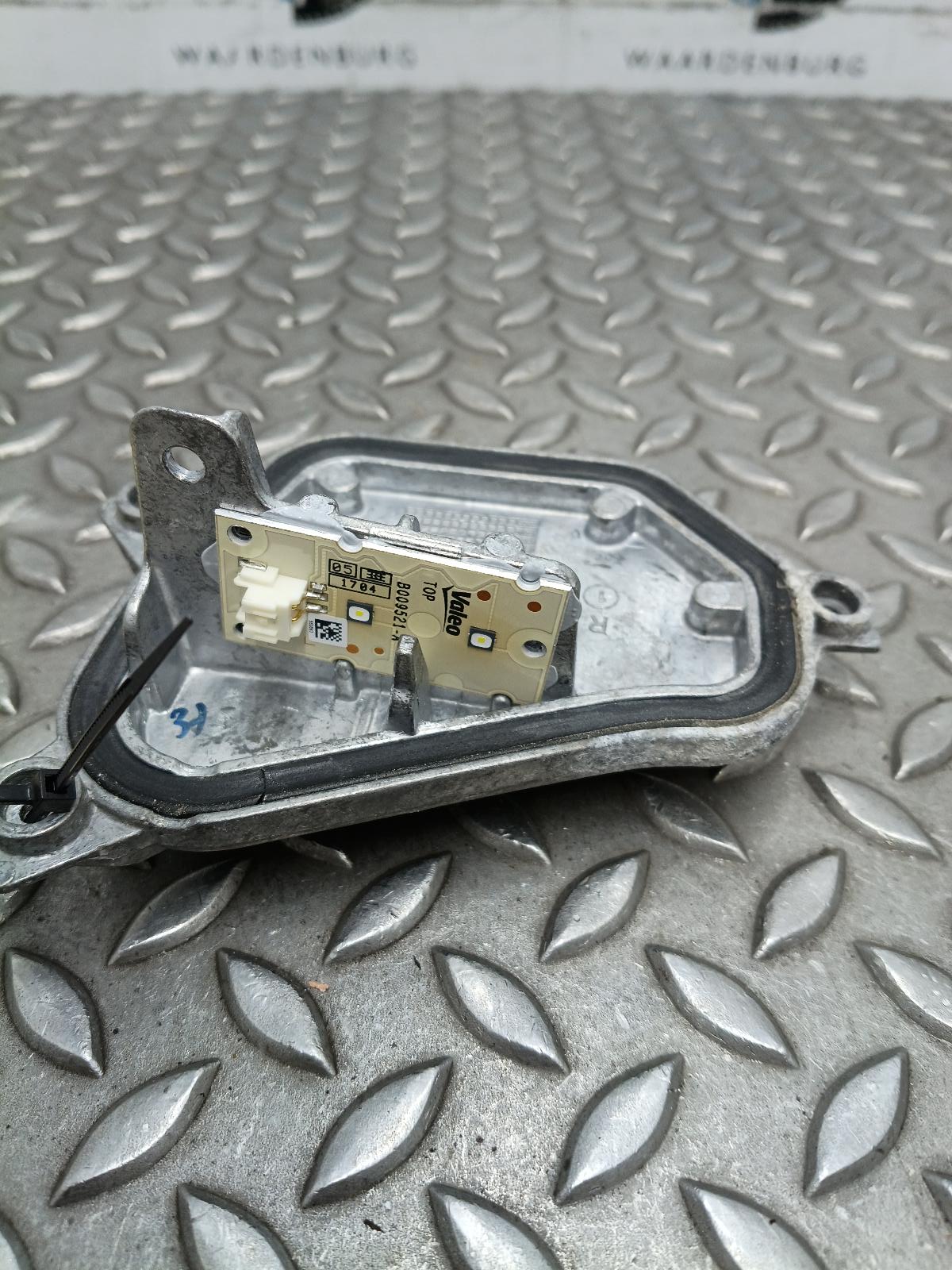 Bekijk Auto-onderdeel DAGRIJVERLICHTING R BMW X1 2017