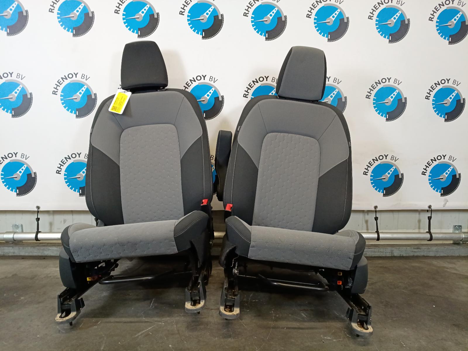 Bekijk Auto-onderdeel INTERIEUR COMPLEET FORD TOURNEO COURIER 2024