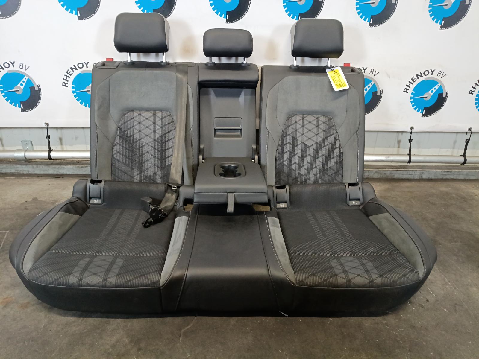 View Auto part INTERIEUR COMPLEET VOLKSWAGEN GOLF 2022
