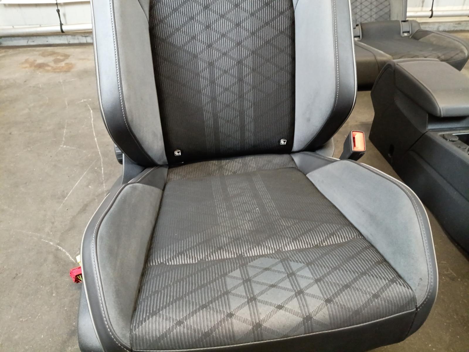 View Auto part INTERIEUR COMPLEET VOLKSWAGEN GOLF 2022