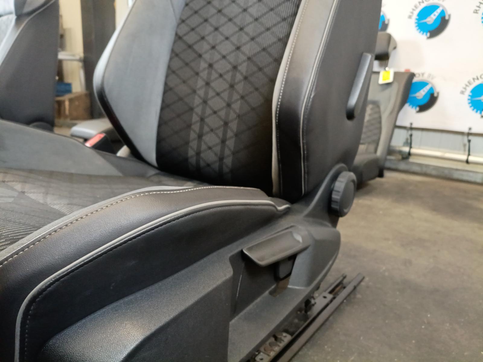 View Auto part INTERIEUR COMPLEET VOLKSWAGEN GOLF 2022