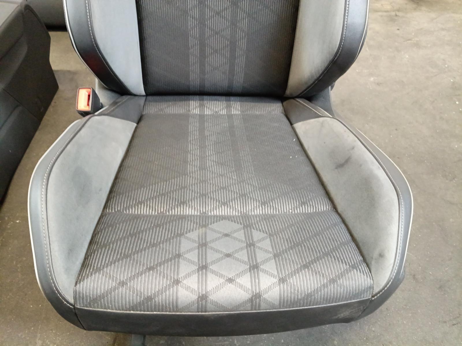 View Auto part INTERIEUR COMPLEET VOLKSWAGEN GOLF 2022
