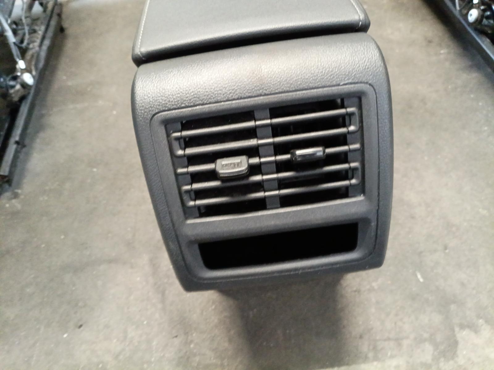 View Auto part INTERIEUR COMPLEET VOLKSWAGEN GOLF 2022