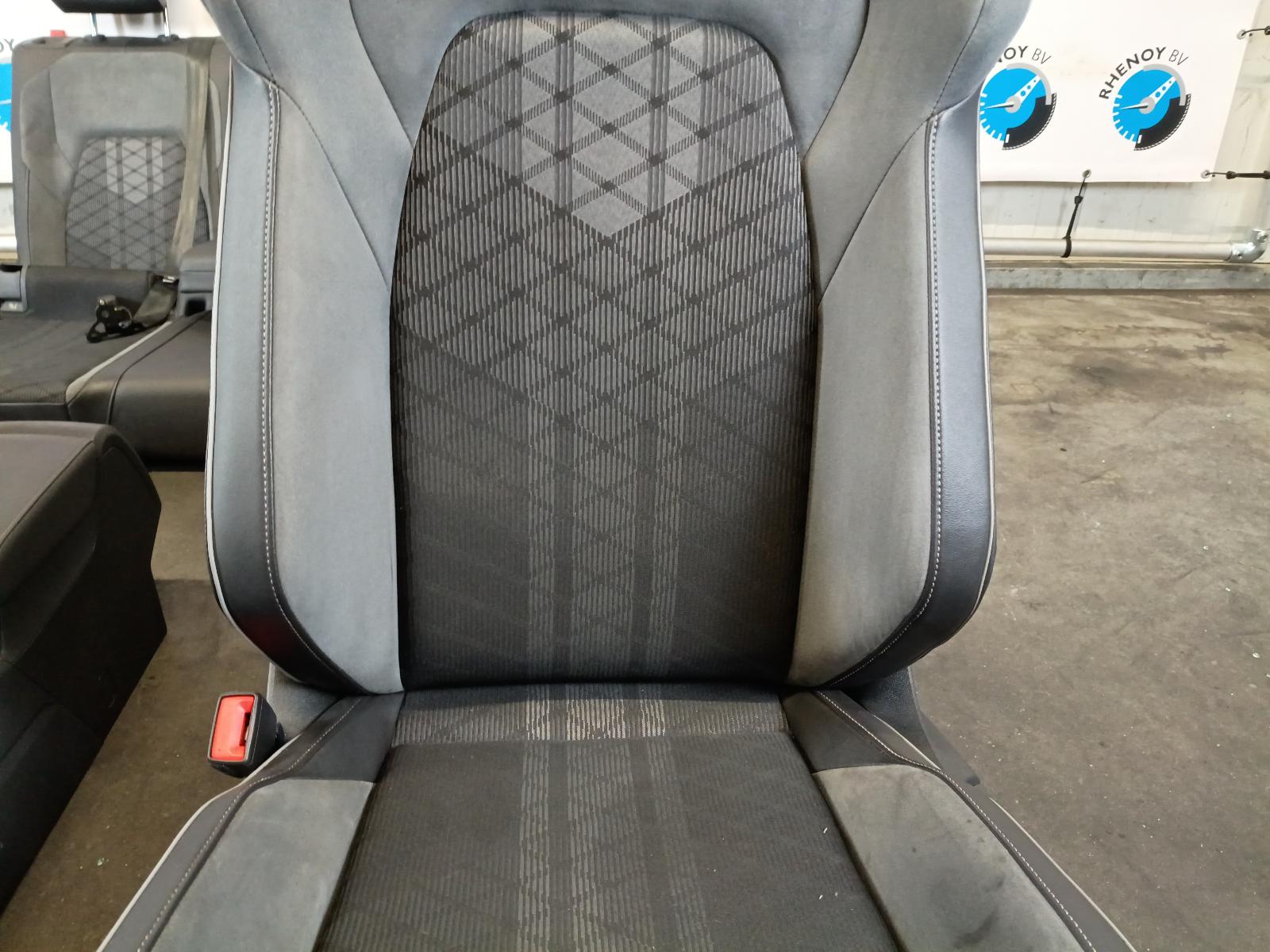 View Auto part INTERIEUR COMPLEET VOLKSWAGEN GOLF 2022