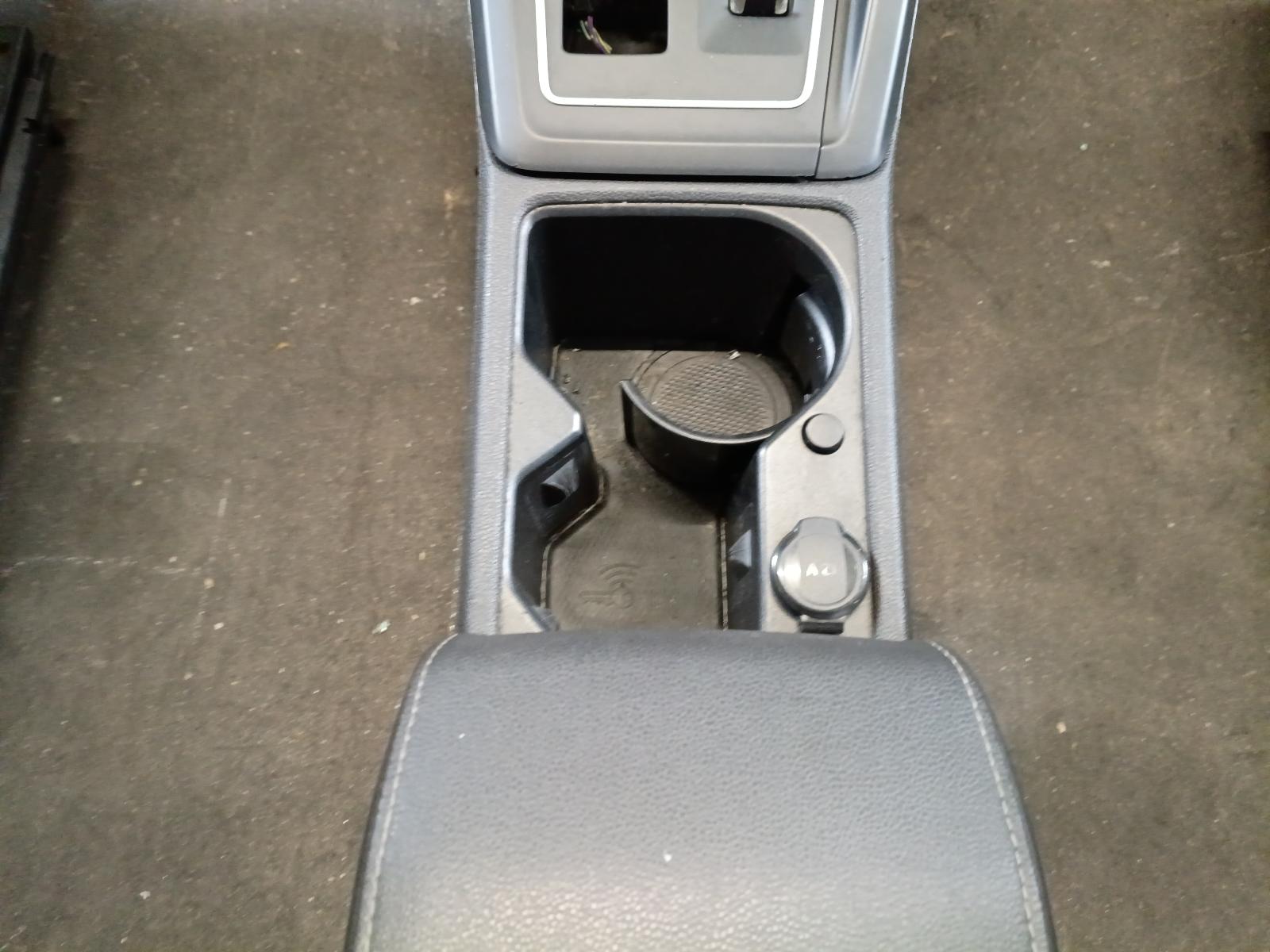 View Auto part INTERIEUR COMPLEET VOLKSWAGEN GOLF 2022