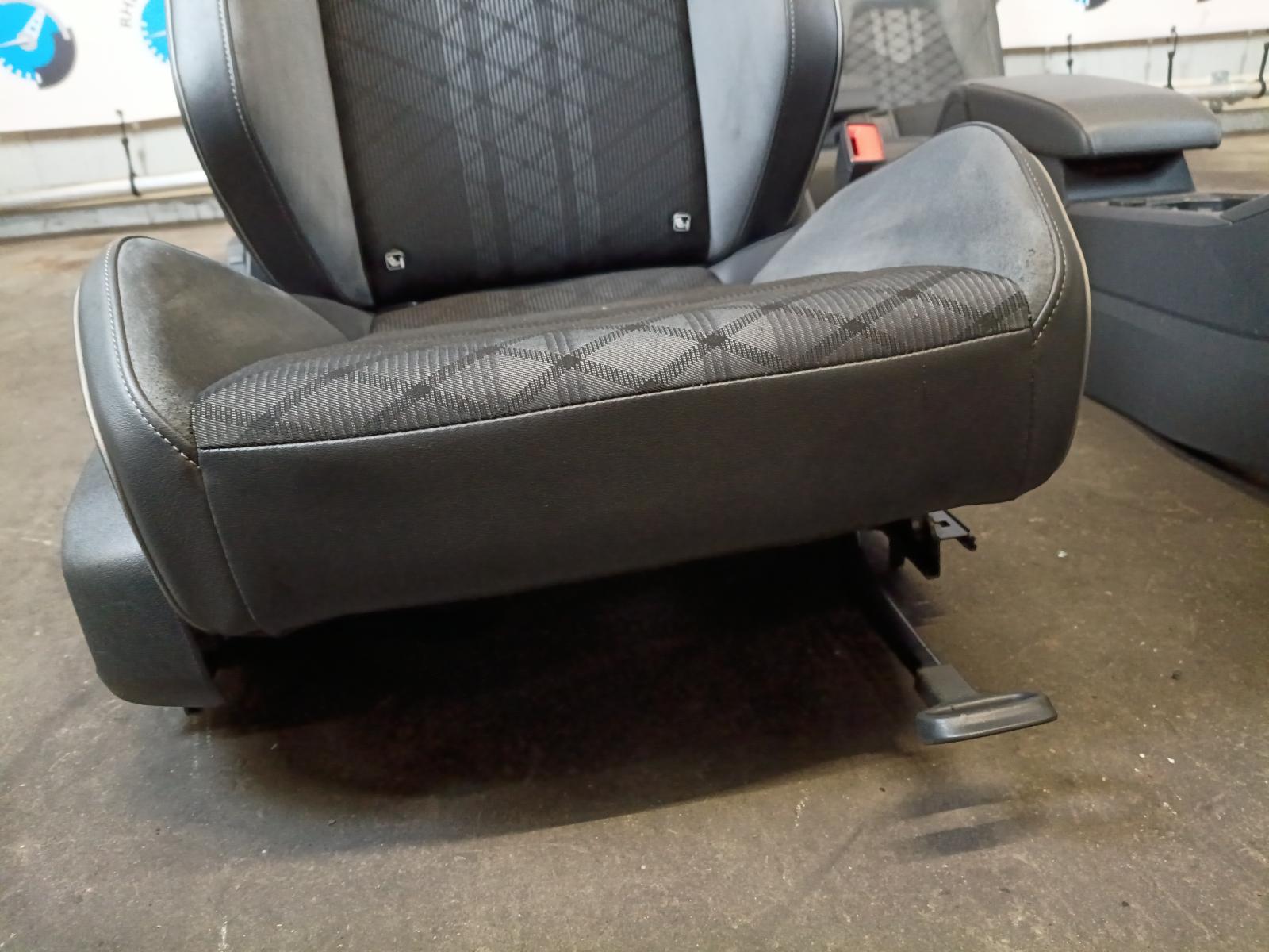 View Auto part INTERIEUR COMPLEET VOLKSWAGEN GOLF 2022