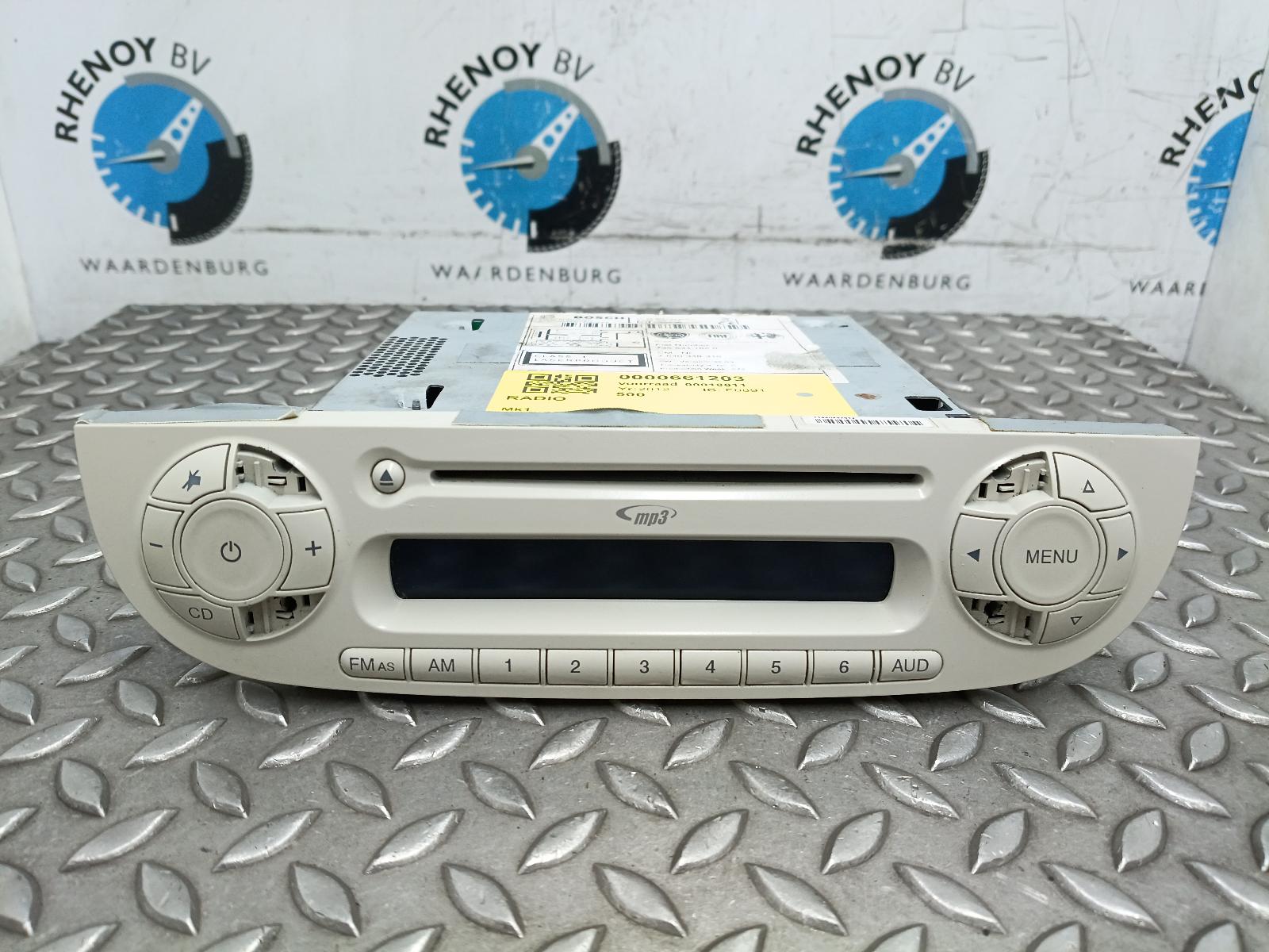 Bekijk Auto-onderdeel RADIO FIAT 500 2012