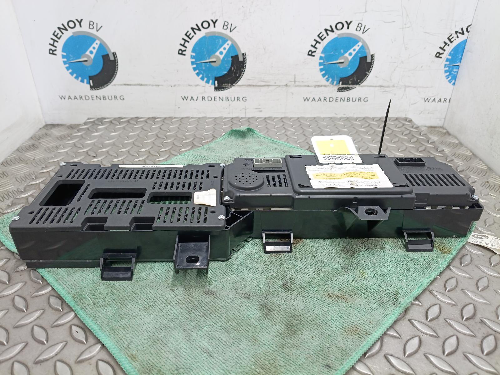 View Auto part KLOKKENPANEEL RENAULT SCENIC 2012