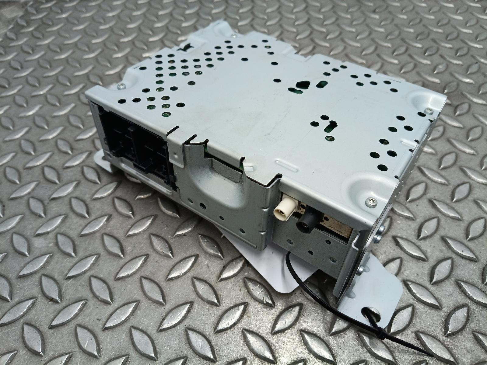 Bekijk Auto-onderdeel RADIO FORD PUMA 2024