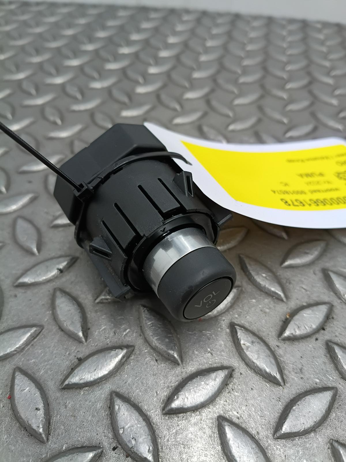 Bekijk Auto-onderdeel RADIO FORD PUMA 2024