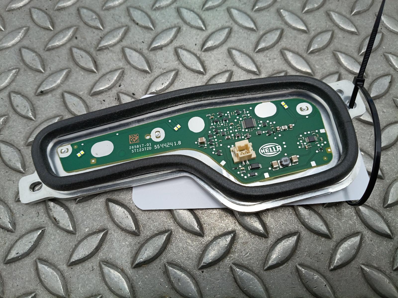 Bekijk Auto-onderdeel DAGRIJVERLICHTING L PEUGEOT 208 2025