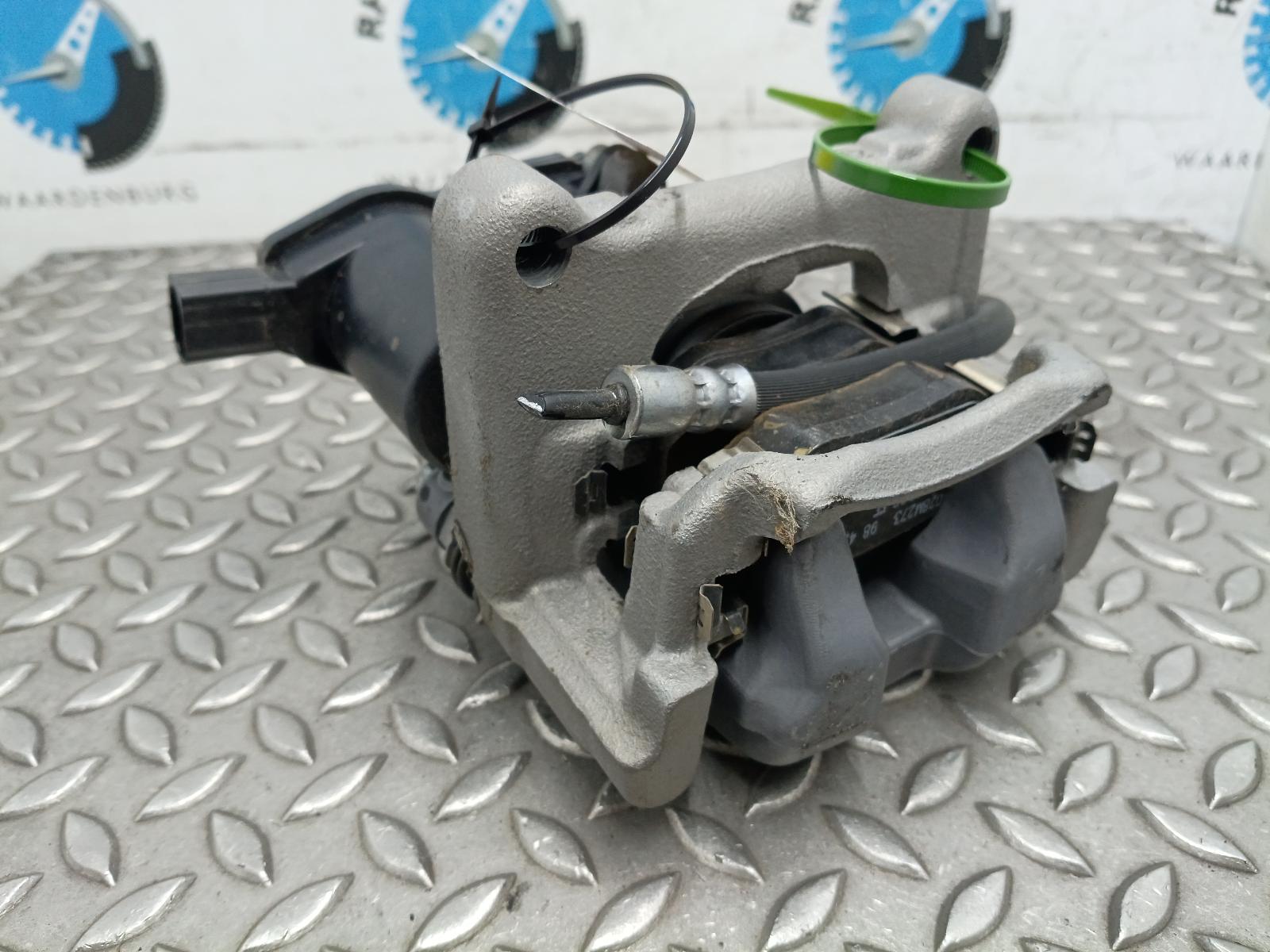 Bekijk Auto-onderdeel REM KLAUW PEUGEOT 208 2025