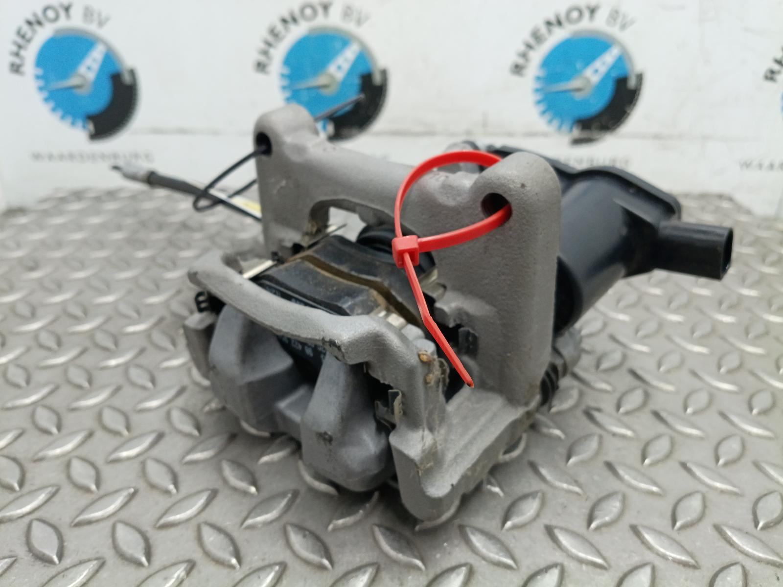 Bekijk Auto-onderdeel REM KLAUW PEUGEOT 208 2025