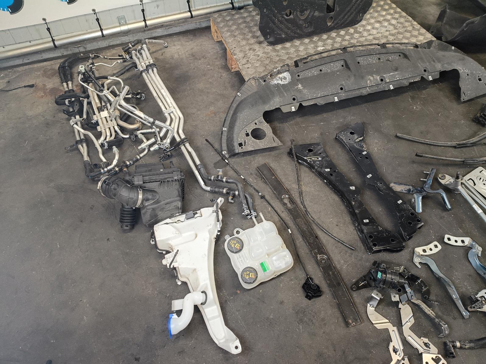 View Auto part VOORKOP COMPLEET FORD KUGA 2024
