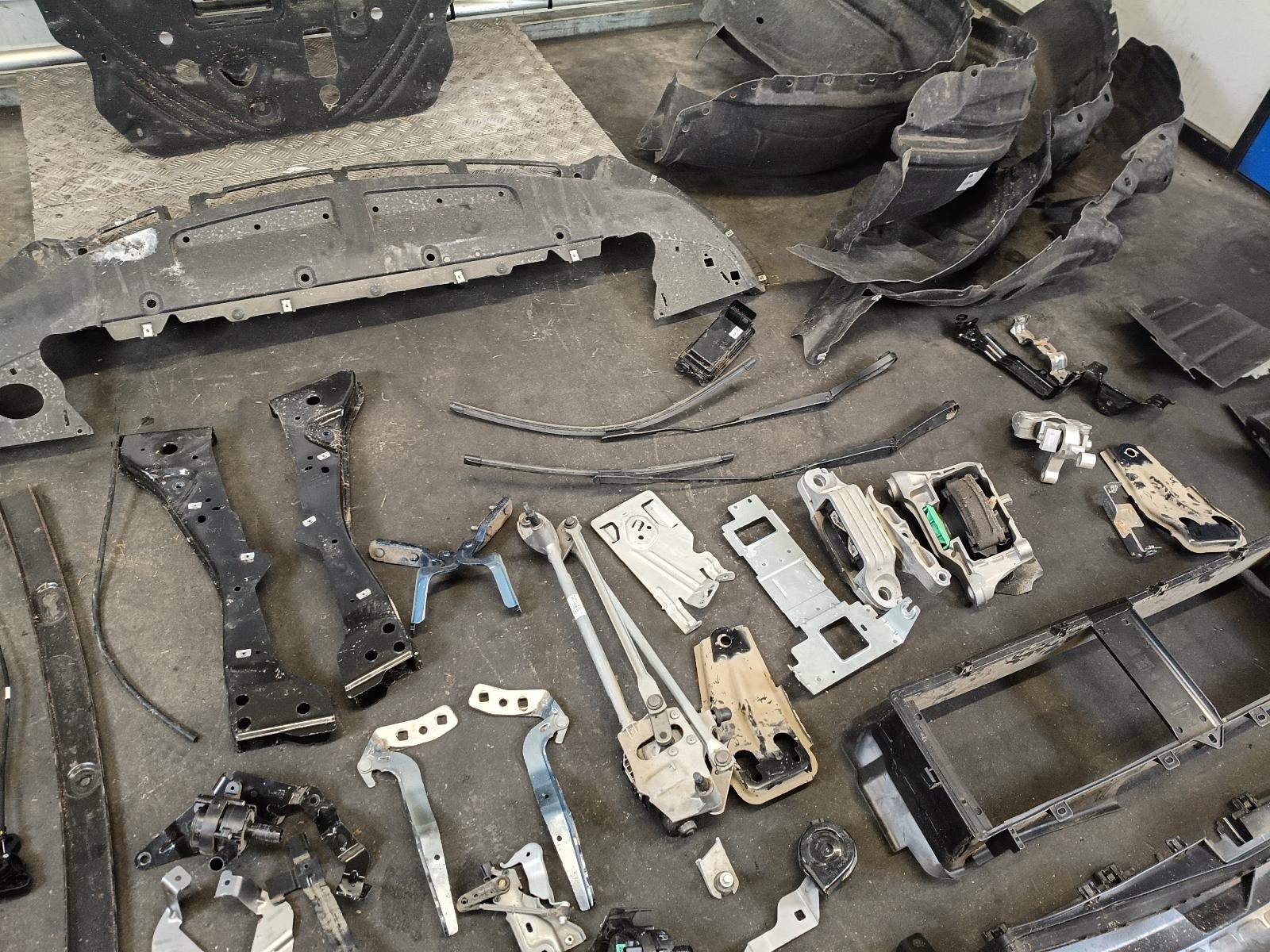 View Auto part VOORKOP COMPLEET FORD KUGA 2024