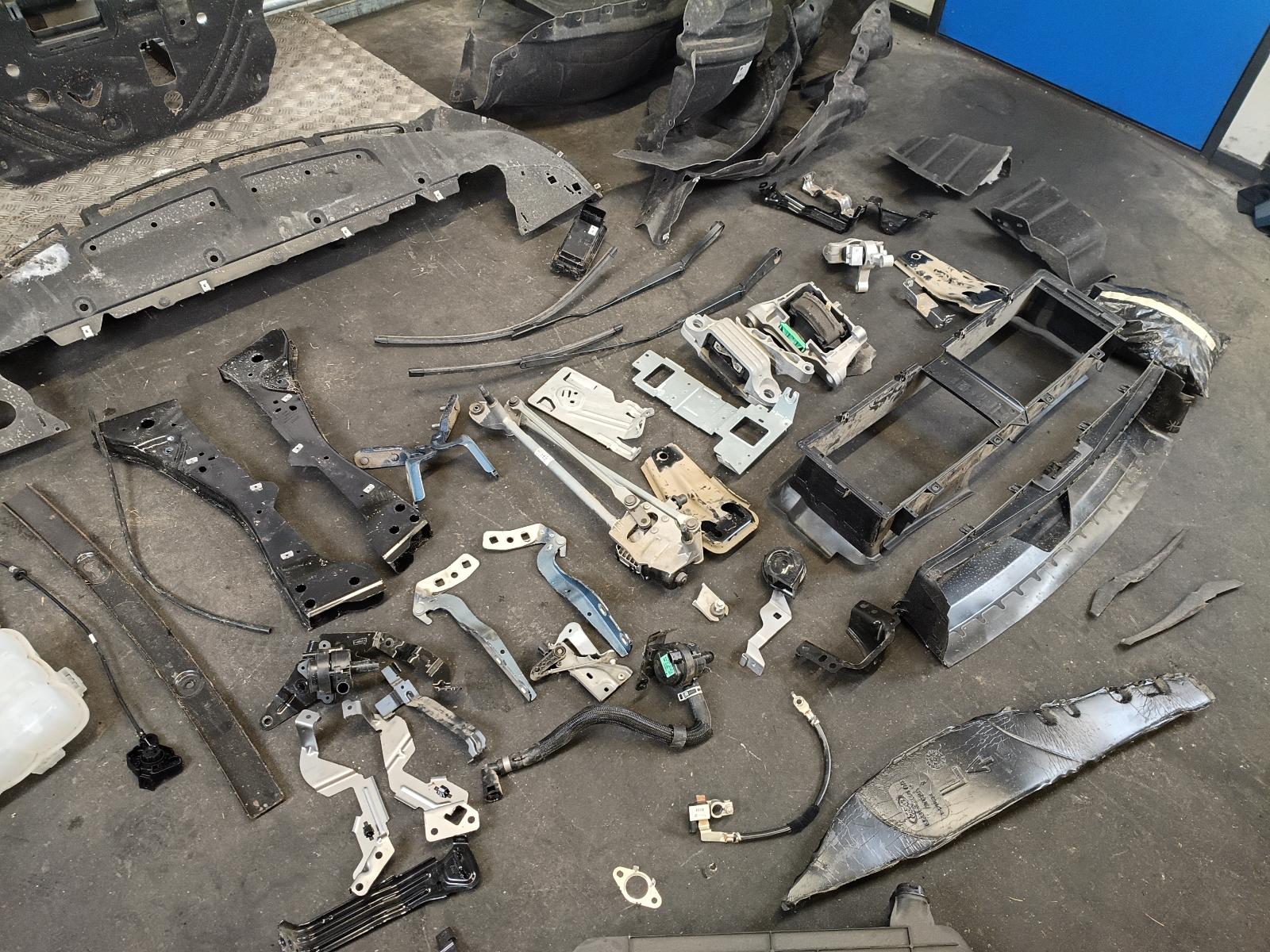 View Auto part VOORKOP COMPLEET FORD KUGA 2024