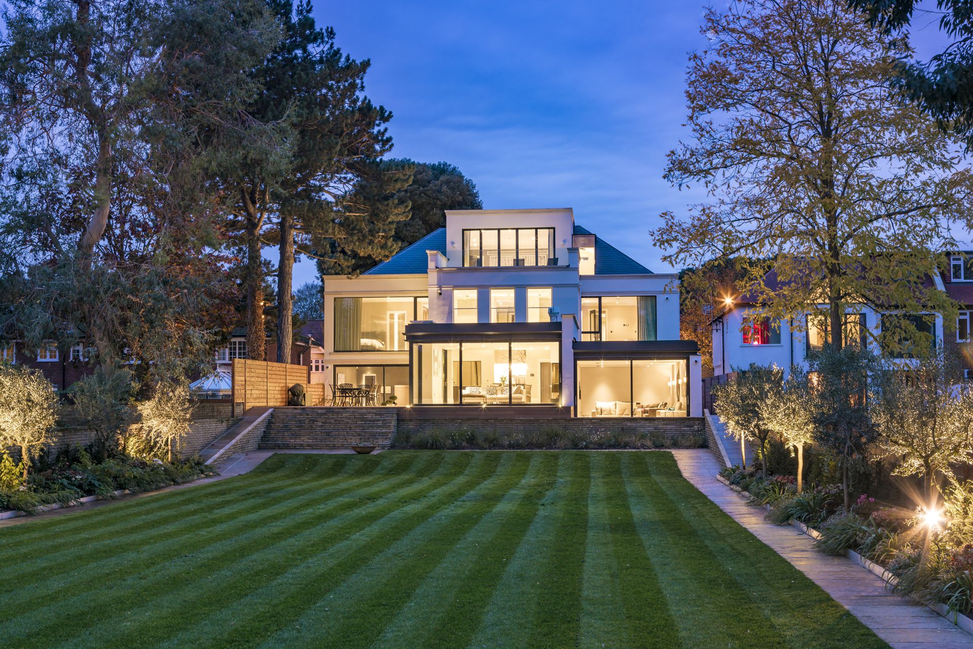 Swan House by EXEDRA Architects